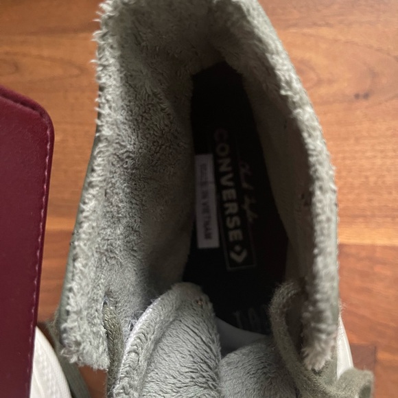 Converse Chuck 70 Hi top leather trainers with faux fur lining in utility green - Picture 7 of 13